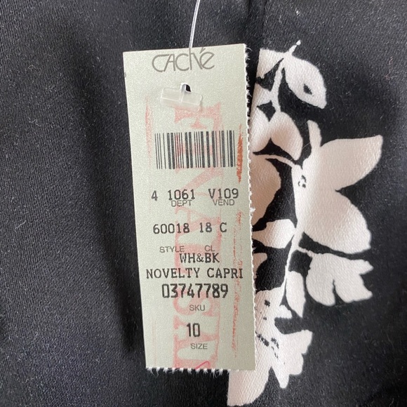 Cache Capri Pants NWT Black & White Floral - Picture 4 of 9